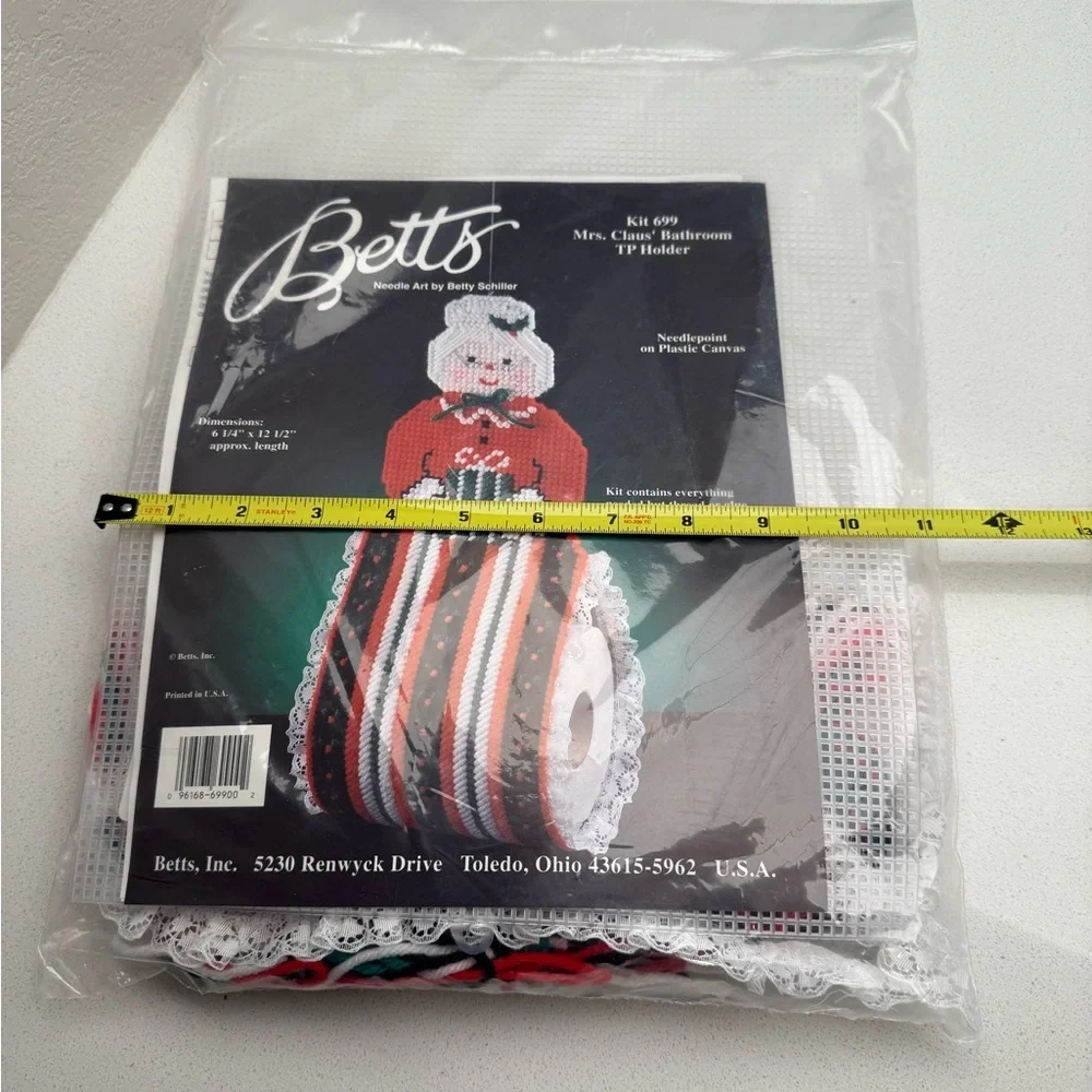 New Vintage Mrs Claus' Bathroom Toilet Paper Holder Needlepoint Plastic Canvas - Picture 4 of 5